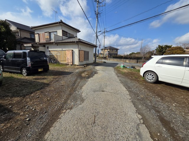 東松山市大字下唐子字植廻　土地の前面道路含む現地写真|東側道路