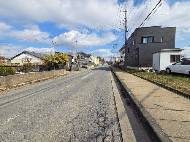 東松山市大字下唐子字植廻　土地の前面道路含む現地写真|北側道路