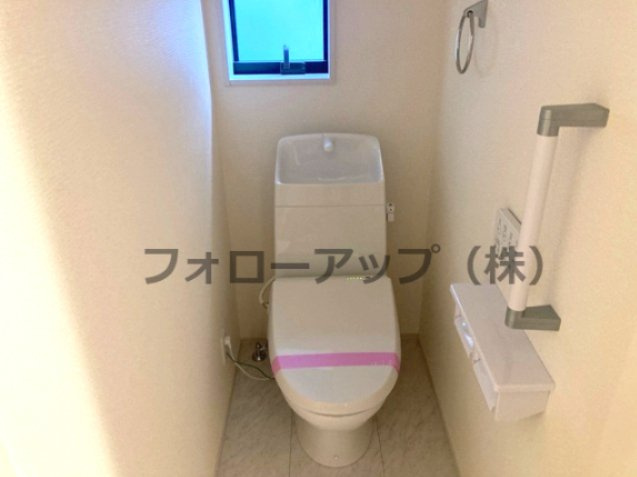 リーブルガーデン福知山市長田7期のトイレ|ゆったりとした空間のトイレです
