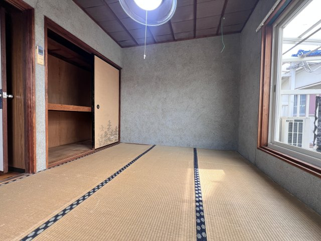 寺田尼塚の和室|2階南側和室です。ベランダに出ることができます。