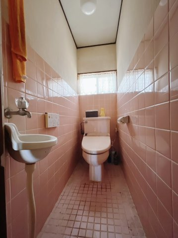 【中古戸建】本庄市寿2丁目のトイレ|■トイレ｜窓付きのトイレになっています！常に綺麗を保つポイントがここにあります♪