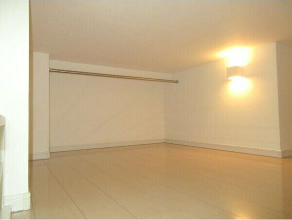 レクサス1439の寝室|広くて明るい寝室