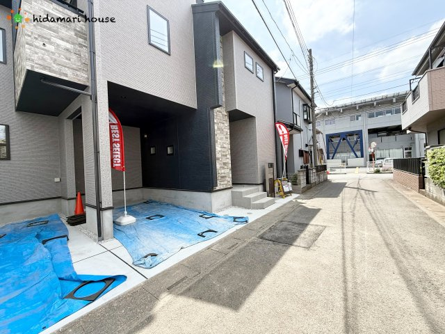 桶川市末広2丁目2期　新築戸建　ブルーミング01の前面道路含む現地写真