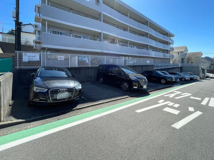 プレシール青葉台の駐車場|駐車場