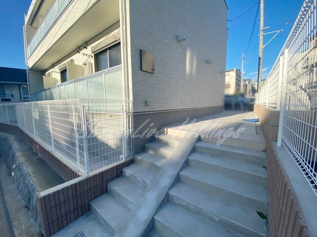 横浜市栄区笠間５丁目のアパートのエントランス