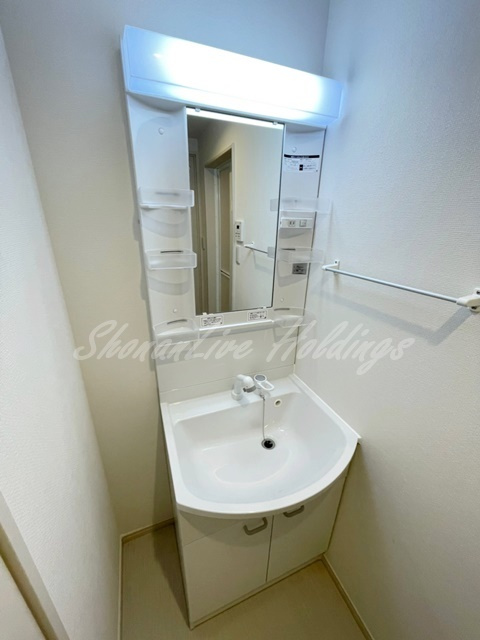 横浜市栄区笠間５丁目のアパートの洗面所|明るい洗面所です