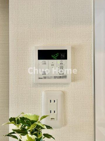 たつみ橋マンションの発電・温水設備|【給湯リモコン】外での一日を忘れさせてくれるオートバス機能でお好みの湯量・温度に調整された浴槽。