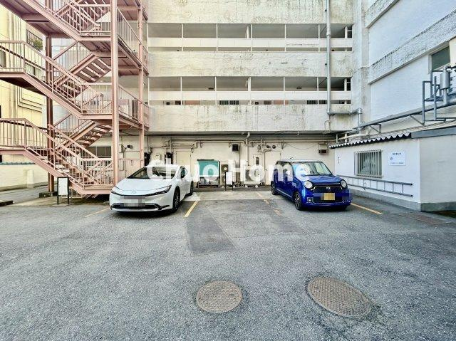 たつみ橋マンションの駐車場|【敷地内駐車場】最新の空き状況や費用などの詳細は担当スタッフまでお問い合わせください。