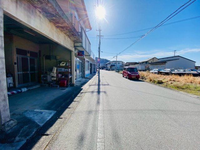 売土地　揖斐郡揖斐川町三輪　34.18坪の前面道路含む現地写真