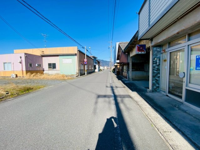 売土地　揖斐郡揖斐川町三輪　34.18坪の前面道路含む現地写真