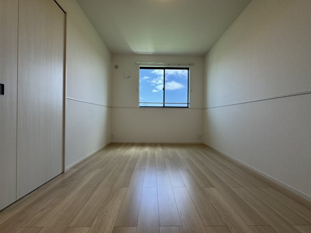 クレールＢの居間・リビング|南側洋室