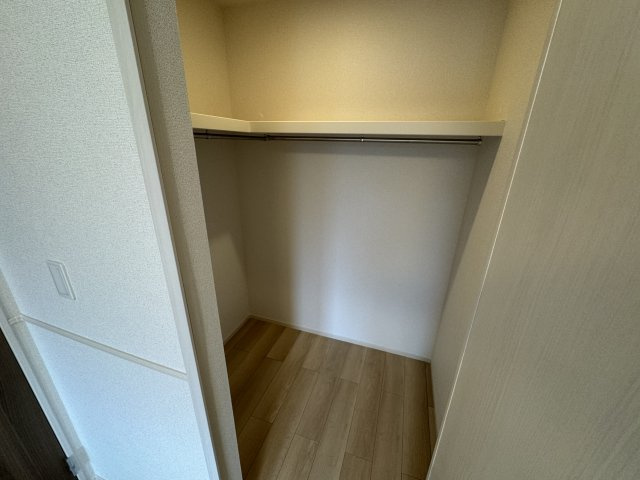 クレールＢの収納|ウォークインクローゼット（北側洋室）
