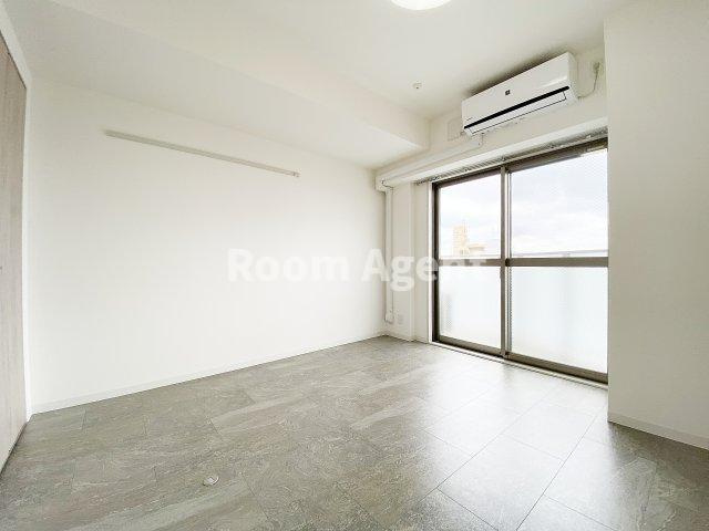 コートバスクの内装