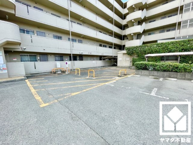 ルネ藤の森の駐車場