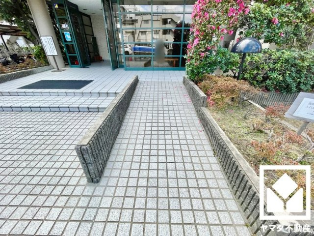 ルネ藤の森のエントランス