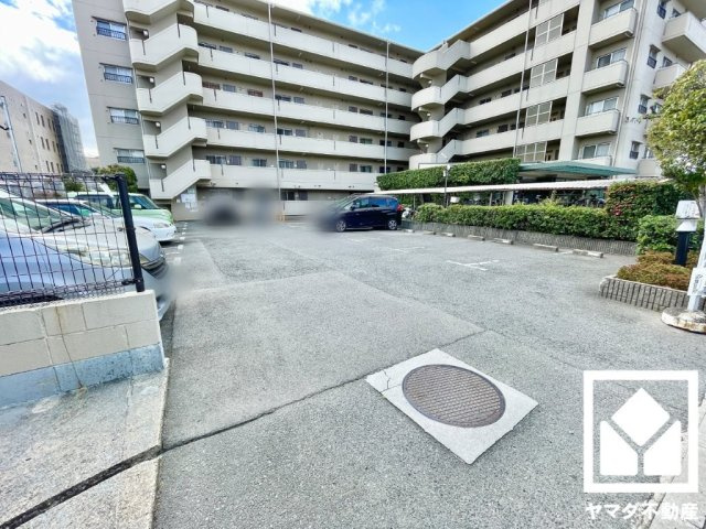 ルネ藤の森の駐車場
