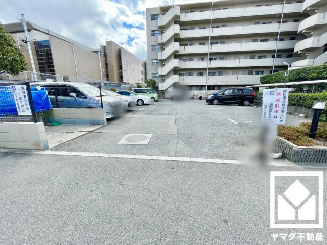 ルネ藤の森の駐車場