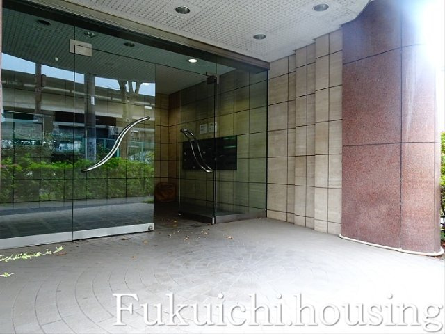 クヌギマンションのエントランス