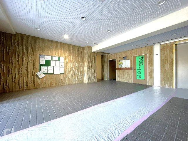 GSハイム第二金町のロビー|ドキドキの新生活も、安心してスタート。ぴったりの住まいを見つけませんか？クランディアが一緒に住まい選びをサポートします‼　まずは、お気軽にお問合せください　＃クランディア