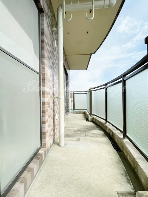 茅ヶ崎市本宿町の賃貸マンションのバルコニー|エアコン付きです♪
