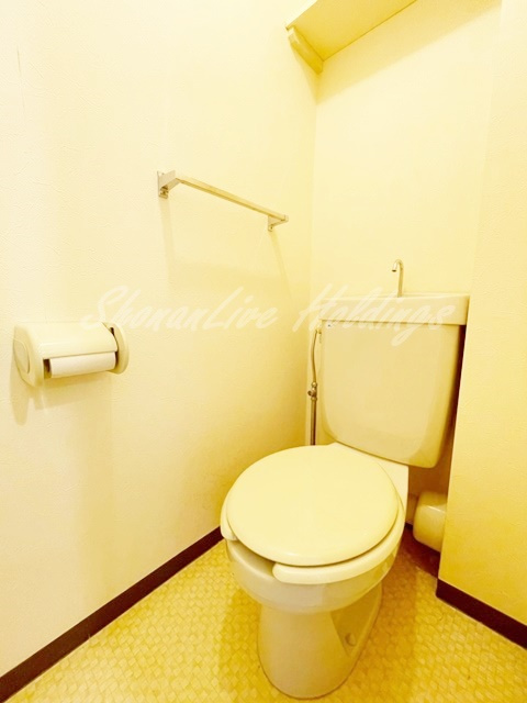 茅ヶ崎市本宿町の賃貸マンションのトイレ|清潔感のあるトイレです
