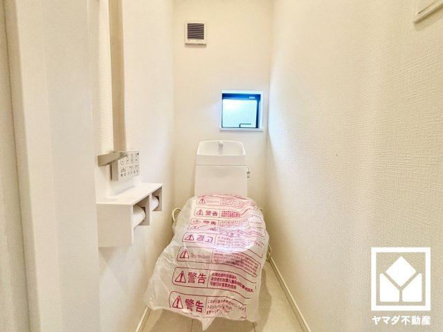八幡市川口東扇　A号棟のトイレ