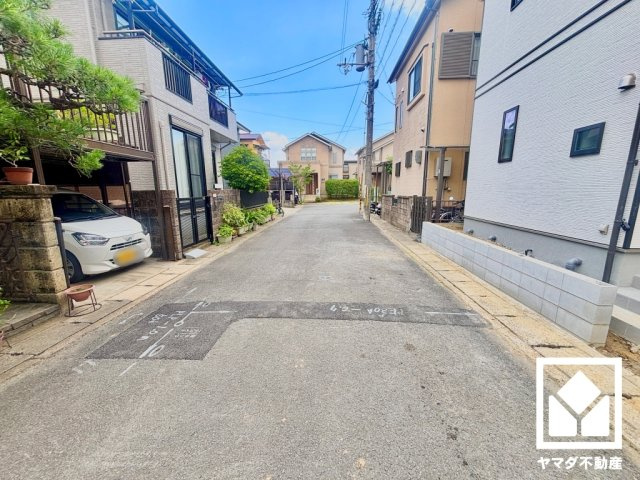八幡市川口東扇　A号棟の前面道路含む現地写真