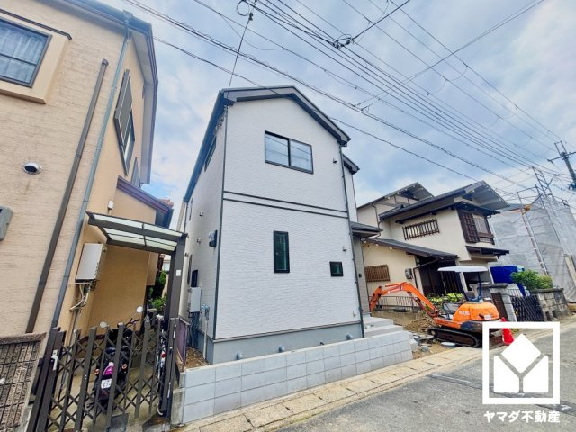 八幡市川口東扇　A号棟の外観