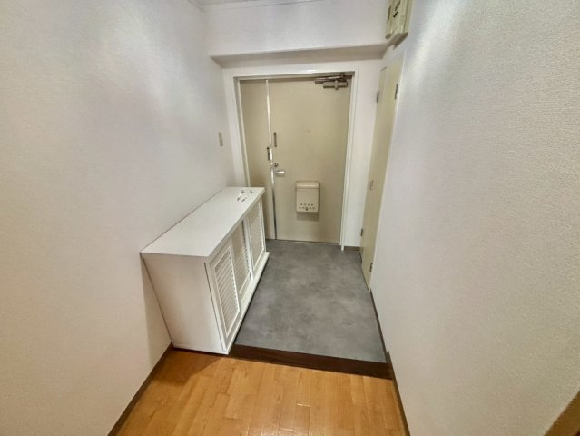 ハイツメロディの玄関