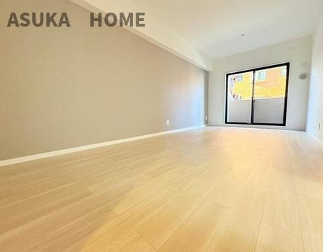 横浜南太田ホームズ2階の洋室|陽の光がサンサンと差込む大変明るいお部屋です。