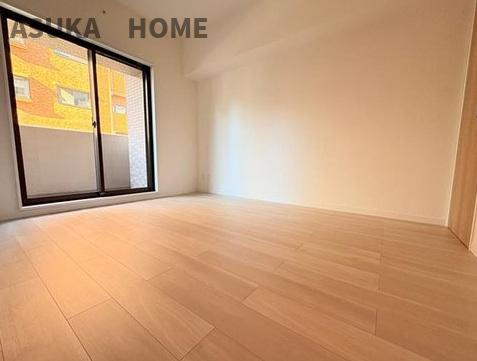 横浜南太田ホームズ2階の洋室|読書に夢中になりすぎて、時を忘れてしまう。束の間の幸せを感じさせてくれる場所ですね。