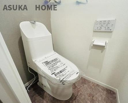 横浜南太田ホームズ2階のトイレ|温水洗浄便座のトイレ設備です。衛生面でも安心ですね。