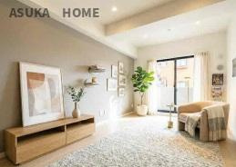 横浜南太田ホームズ2階の居間・リビング|大きく開いた窓からは、明るい陽射しが射し込み風も抜ける心地良い空間になってます。