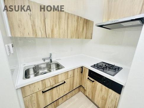 横浜南太田ホームズ2階のキッチン|夫婦や親子での料理をする時間が楽しくなる使い勝手の良い、広々調理スペースです。