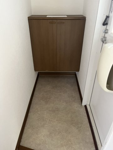 ビューパレーAの玄関