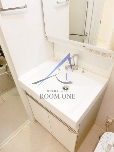 プレール・ドゥーク新大久保Ⅱの洗面所|洗面台です。