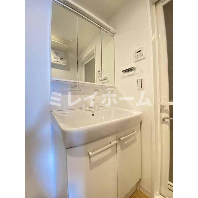 ドゥーエ大鳥居WESTの洗面所|同建物内、別のお部屋の参考写真になります。