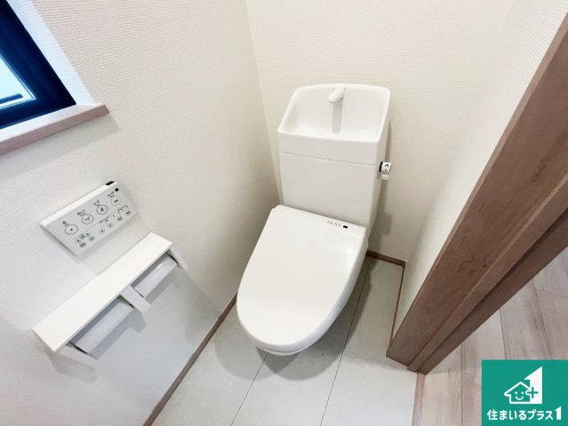 神戸市北区鹿の子台北町　新築一戸建てのトイレ|1・2階の2ヶ所にあるので、朝の忙しい時間の順番待ちもなく、深夜の利用にも大変便利です。
