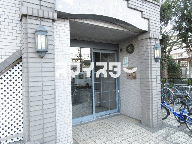 立川市一番町１丁目の賃貸マンションのエントランス