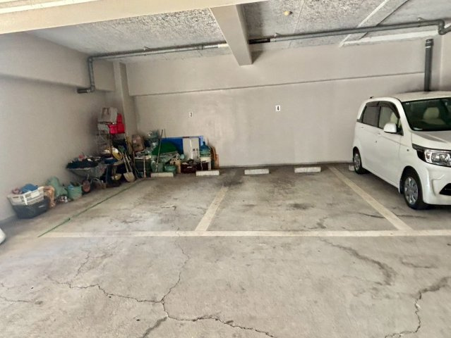 ロイヤルコーポ野田の駐車場