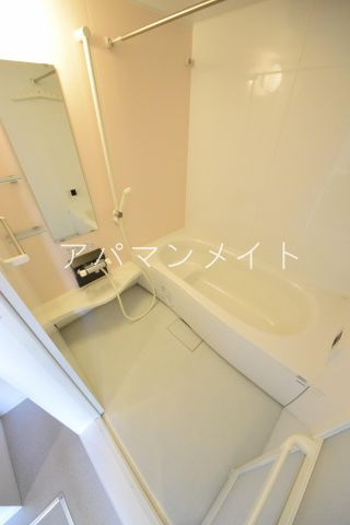 【浴室】 | サンロイヤル | コンパクトで使いやすいお風呂です