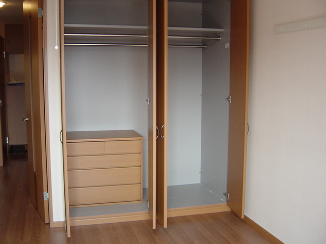 アーバンレジデンスの収納|クローゼット２