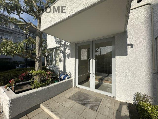 港南台パーク・ホームズの設備|窓が多くプライベート性が高い角部屋です。