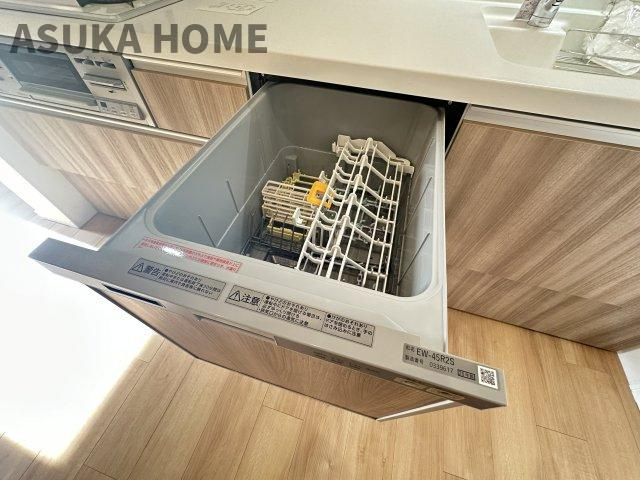 港南台パーク・ホームズのキッチン|家事の時短にも役立つ食器洗浄乾燥機を標準装備。
