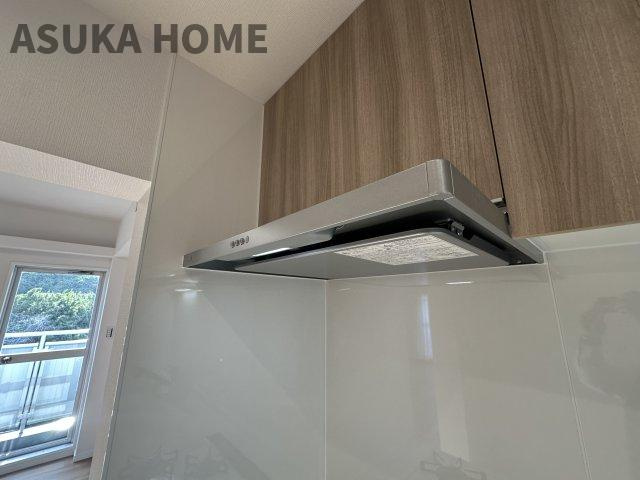 港南台パーク・ホームズの玄関|玄関横には、たっぷり収納の大型シューズボックスも嬉しい設備です。