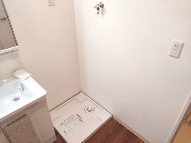 日興宝塚南口スカイマンションの洗面所|洗濯機置場