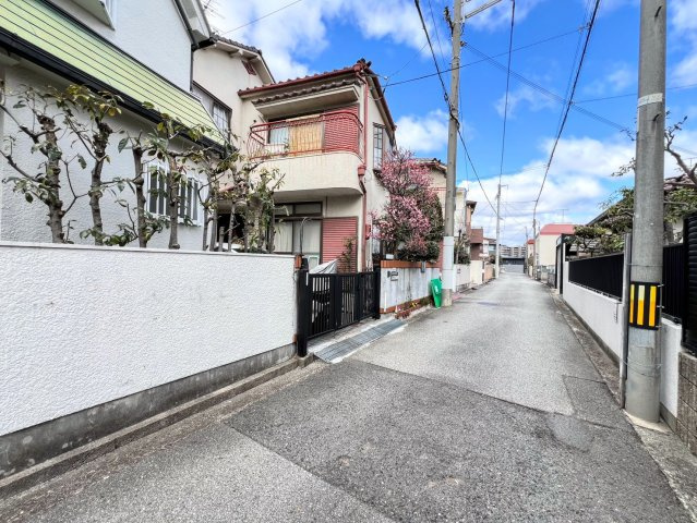 五月ケ丘の前面道路含む現地写真