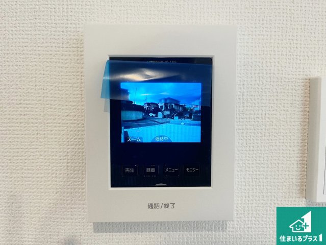 神戸市北区鹿の子台北町　新築一戸建ての防犯設備|カラーモニターインターホン！声だけでなく来訪者の姿や顔がモニターで確認できるので、小さなお子様がいらっしゃるご家庭でも安心できます！