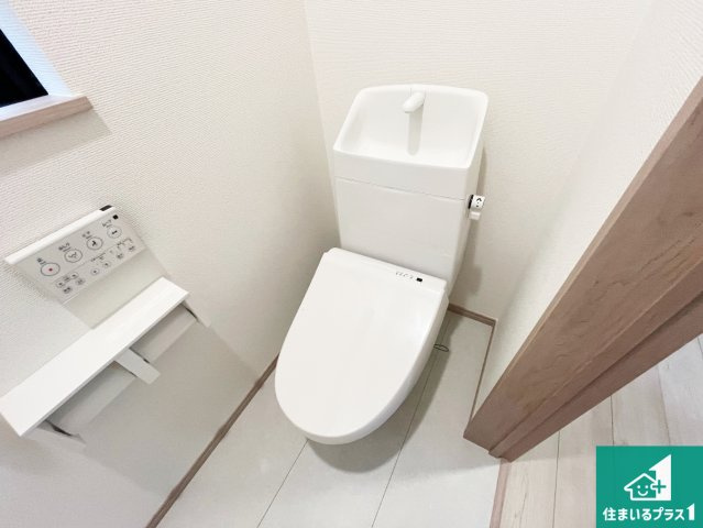 神戸市北区鹿の子台北町　新築一戸建てのトイレ|1・2階の2ヶ所にあるので、朝の忙しい時間の順番待ちもなく、深夜の利用にも大変便利です。