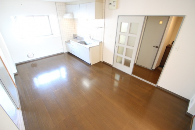 ガーデンヒルズの居間・リビング